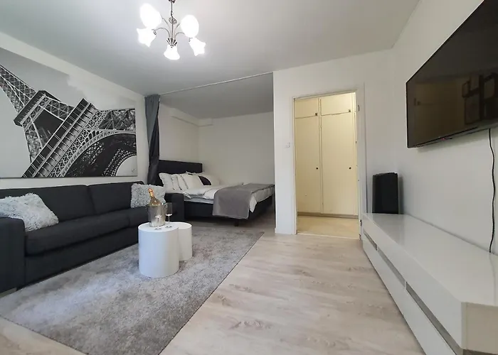 Close To The Metro And The Beach!!! With A View Of The Scandinavian Forest