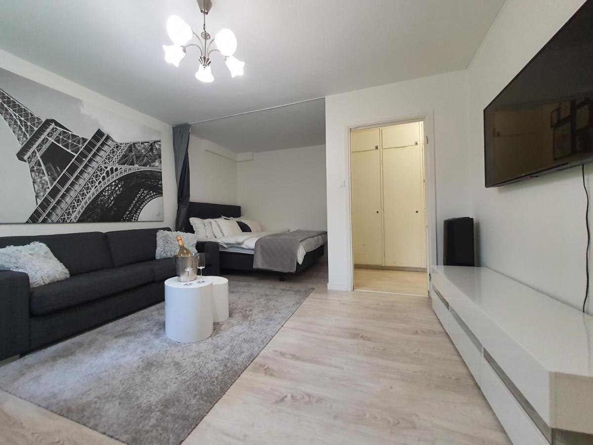 Close To The Metro And The Beach!!! With A View Of The Scandinavian Forest *